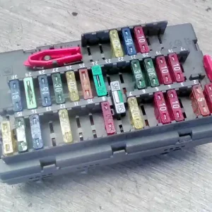 Legjobb ár PEUGEOT 306 97-02 Biztosítéktábla bcm bsi bsm sam gem modulbontott alkatrész