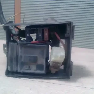 PEUGEOT 306 97-02 Biztosítéktábla bcm bsi bsm sam gem modul motortér 1.4i bontott alkatrész Ingyenes szállítás