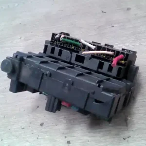 Vedd meg most PEUGEOT 307 01-05 Biztosítéktábla bcm bsi bsm sam gem modulbontott alkatrész