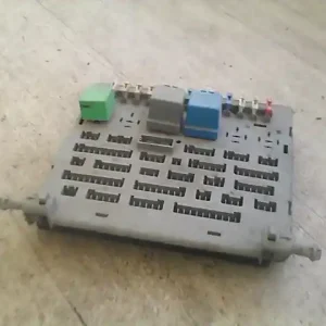 Biztonságos fizetés PEUGEOT 309 Biztosítéktábla bcm bsi bsm sam gem modul utastér bontott alkatrész