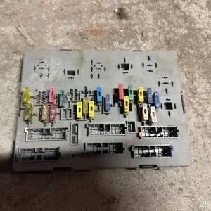 PEUGEOT 405 Biztosítéktábla bcm bsi bsm sam gem modulbontott alkatrész Akció