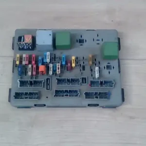 Expressz szállítás PEUGEOT 405 Biztosítéktábla bcm bsi bsm sam gem modul1.9d bontott alkatrész