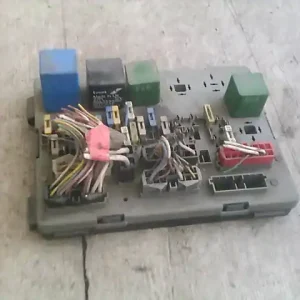 PEUGEOT 405 -94 Biztosítéktábla bcm bsi bsm sam gem modulbontott alkatrész Expressz szállítás