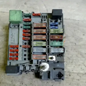 PEUGEOT 406 Biztosítéktábla bcm bsi bsm sam gem modul motortér bontott alkatrész Legkelendőbb