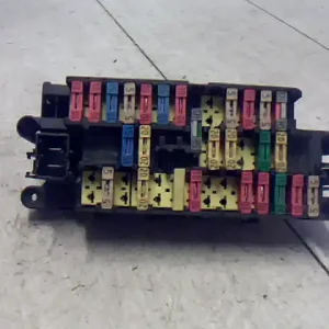 Biztonságos fizetés PEUGEOT 406 Biztosítéktábla bcm bsi bsm sam gem modul utastér 1.8ibontott alkatrész