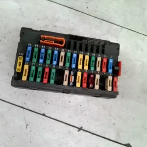 Kihagyhatatlan ajánlat PEUGEOT 806 Biztosítéktábla bcm bsi bsm sam gem modul utastér bontott alkatrész