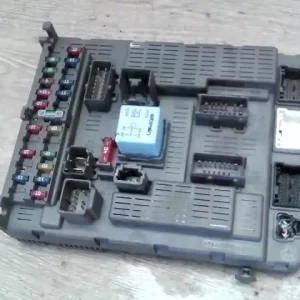 PEUGEOT 807 Biztosítéktábla bcm bsi bsm sam gem modulbontott alkatrész Népszerű