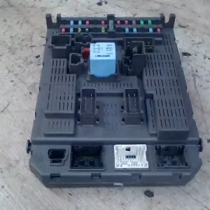 PEUGEOT 807 Biztosítéktábla bcm bsi bsm sam gem modul utastér bontott alkatrész Azonnal elérhető