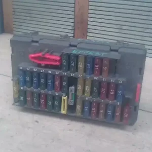 PEUGEOT EXPERT 1995.09.01-2003.12.31 Biztosítéktábla bcm bsi bsm sam gem modul utastér 2.0hdi bontott alkatrész Kiárusítás