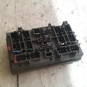 PEUGEOT PARTNER -02 Biztosítéktábla bcm bsi bsm sam gem modul1.9d bontott alkatrész Outlet