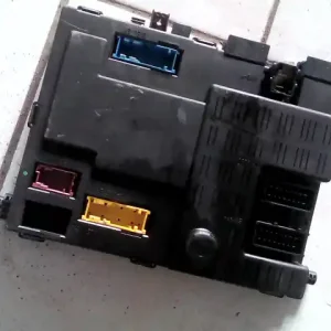 Prémium PEUGEOT PARTNER -02 Biztosítéktábla bcm bsi bsm sam gem modulbontott alkatrész