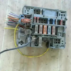 PEUGEOT PARTNER -02 Biztosítéktábla bcm bsi bsm sam gem modul motortér bontott alkatrész Népszerű