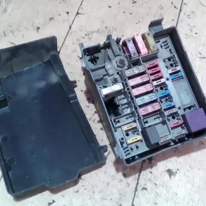 PEUGEOT PARTNER -02 Biztosítéktábla bcm bsi bsm sam gem modul motortér 2.0hdi bontott alkatrész Biztonságos fizetés