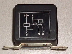 POLSKI FIAT P126 Irányjelző relébontott alkatrész Prémium