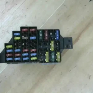 RENAULT CLIO 01-06 Biztosítéktábla bcm bsi bsm sam gem modul utastér bontott alkatrész Bestseller