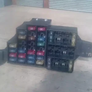 Azonnali szállítás RENAULT CLIO 01-06 Biztosítéktábla bcm bsi bsm sam gem modul utastér 1.5dci bontott alkatrész