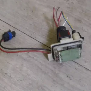 Különleges ajánlat RENAULT CLIO 01-06 Fűtőmotor előtét ellenállás1.1 i bontott alkatrész