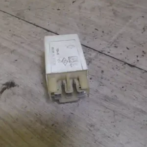 RENAULT CLIO 01-06 Relé 1.2 i bontott alkatrész Újdonság