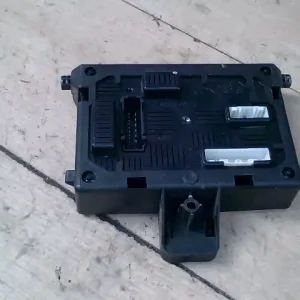 Expressz szállítás RENAULT CLIO 06-09 Biztosítéktábla bcm bsi bsm sam gem modulbcm bontott alkatrész