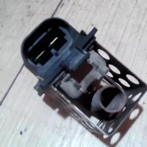 Legkelendőbb RENAULT CLIO 06-09 Fűtőmotor előtét ellenállásbontott alkatrész