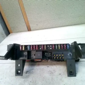 RENAULT CLIO 90-96 Biztosítéktábla bcm bsi bsm sam gem modul utastér 1.1i bontott alkatrész Kedvezményes ár