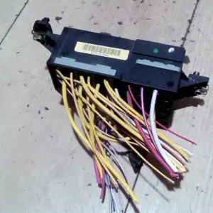 RENAULT CLIO 98-01 Biztosítéktábla bcm bsi bsm sam gem modul1.9d bontott alkatrész Szezonális akció