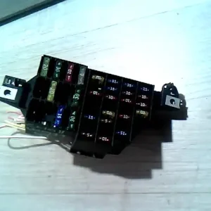 RENAULT CLIO 98-01 Biztosítéktábla bcm bsi bsm sam gem modul utastér 1.4ibontott alkatrész Nézd meg most