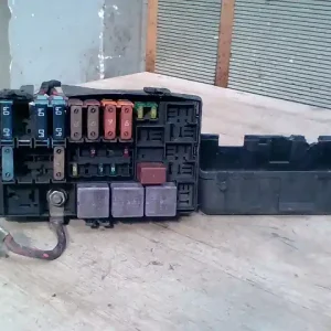 RENAULT ESPACE 02.11.01-06.02.28 Biztosítéktábla bcm bsi bsm sam gem modul motortér bontott alkatrész Biztonságos fizetés