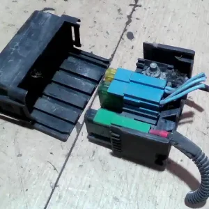 Biztonságos vásárlás RENAULT EXPERT 1995.09.01-2003.12.31 Biztosítéktábla bcm bsi bsm sam gem modul2.0hdi bontott alkatrész