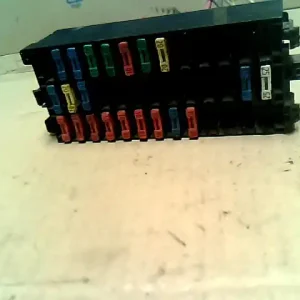 RENAULT KANGOO 97-03 Biztosítéktábla bcm bsi bsm sam gem modulbontott alkatrész Exkluzív ajánlat