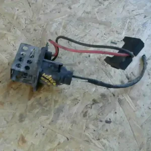 Olcsóbb RENAULT KANGOO 97-03 Fűtőmotor előtét ellenállásbontott alkatrész