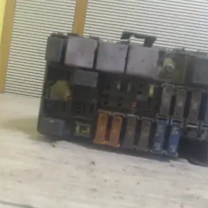 Különleges ajánlat RENAULT LAGUNA 00-05 Biztosítéktábla bcm bsi bsm sam gem modul utastér bontott alkatrész