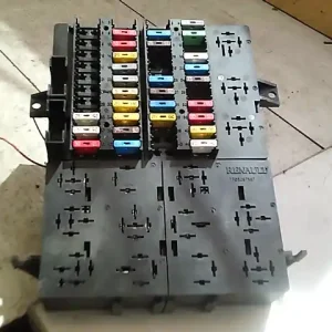 RENAULT MASTER 97-03 Biztosítéktábla bcm bsi bsm sam gem modul2.5d bontott alkatrész Kedvezményes ár