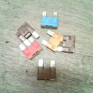 RENAULT MEGANE 02-05 Biztosíték bontott alkatrész Gyors szállítás