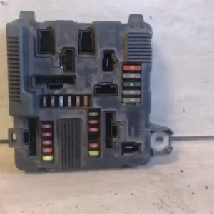 Olcsó RENAULT MEGANE 05-08 Biztosítéktábla bcm bsi bsm sam gem modul motortér 1.5dci bontott alkatrész