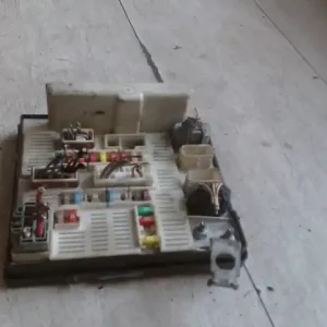 Alacsony ár RENAULT Megane Scenic 2006.04.30-2009.05.31 Biztosítéktábla bcm bsi bsm sam gem modul1.9d bontott alkatrész