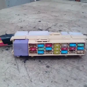 RENAULT MODUS 04.09.01-08.03.31 Biztosítéktábla bcm bsi bsm sam gem modul utastér bontott alkatrész Vedd meg most