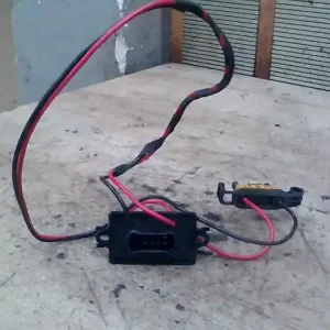 Kiárusítás RENAULT MODUS 04.09.01-08.03.31 Fűtőmotor előtét ellenállásbontott alkatrész