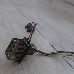 RENAULT R19 Fűtőmotor előtét ellenállásbontott alkatrész Ingyenes szállítás