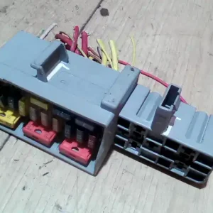 Kiárusítás RENAULT SCENIC 03-06 Biztosítéktábla bcm bsi bsm sam gem modul1.9dci bontott alkatrész