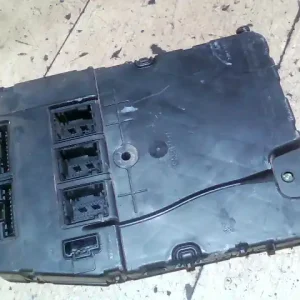 RENAULT SCENIC 03-06 Biztosítéktábla bcm bsi bsm sam gem modul1.5dci bontott alkatrész Legjobb ár