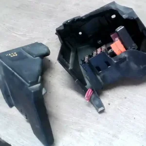 Ne maradj le RENAULT SCENIC 03-06 Biztosítéktábla bcm bsi bsm sam gem modul motortér 5 ajtós bontott alkatrész