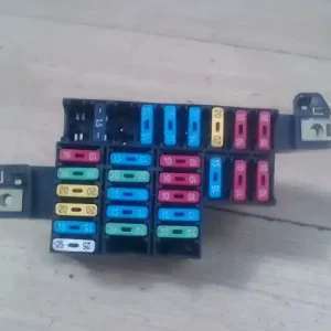 RENAULT THALIA 02.03-08.10 Biztosítéktábla bcm bsi bsm sam gem modul utastér 1.5dci bontott alkatrész Árengedmény