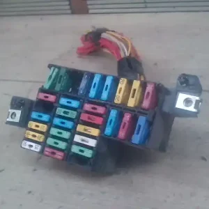 RENAULT THALIA 02.03-08.10 Biztosítéktábla bcm bsi bsm sam gem modul utastér 1.4i bontott alkatrész Árcsökkenés