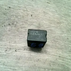 Expressz kézbesítés RENAULT SCENIC 03-06 Relé bontott alkatrész