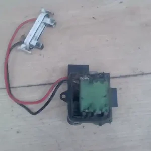 Csak ma RENAULT THALIA 02.03-08.10 Fűtőmotor előtét ellenállásbontott alkatrész