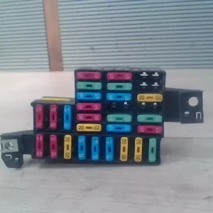 Biztonságos fizetés RENAULT THALIA 99.05-02.02 Biztosítéktábla bcm bsi bsm sam gem modul utastér 1.4i bontott alkatrész