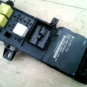 SAAB 9-3 02.10-07.10 Biztosítéktábla bcm bsi bsm sam gem modul5 ajtós bontott alkatrész Árcsökkenés