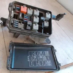 SAAB 9-5 97.09-01.08 Biztosítéktábla bcm bsi bsm sam gem modul motortér 2.3i bontott alkatrész Biztonságos vásárlás