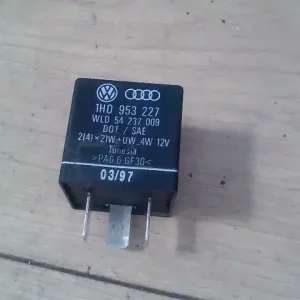 Exkluzív ajánlat SEAT Arosa 97.04-00.08 Relé bontott alkatrész